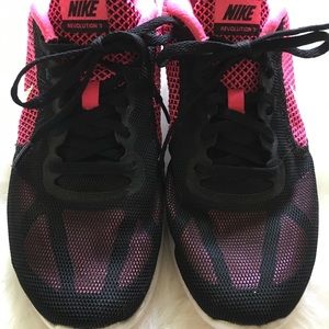 Nike Revolution 3 sneakers
